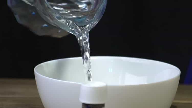 Pro přípravu pokrmu naplňte fazole vodou