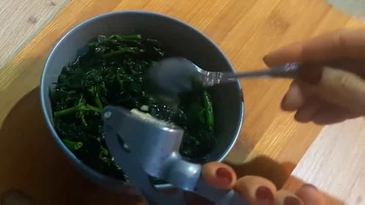 סוחטים את השום לבישול