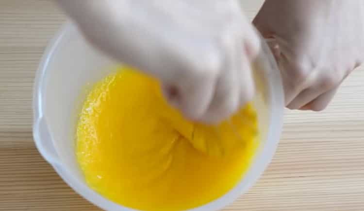 Пригответе съставките за сладолед.