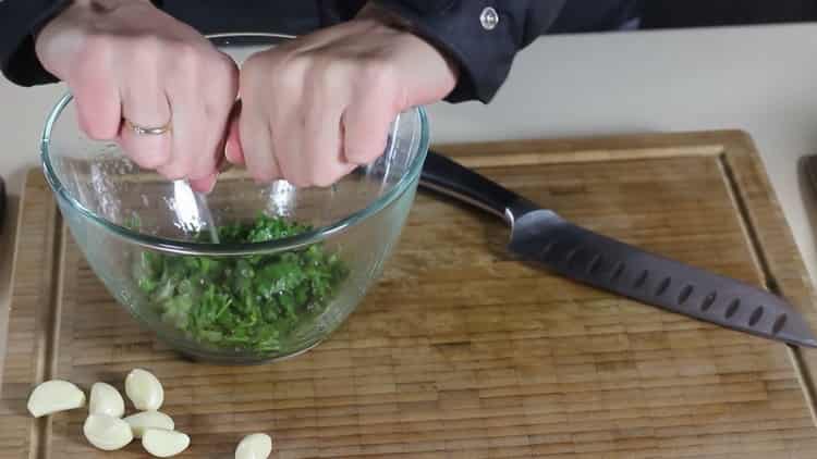 Maghiwa ng dayap na katas upang makagawa ng pusit