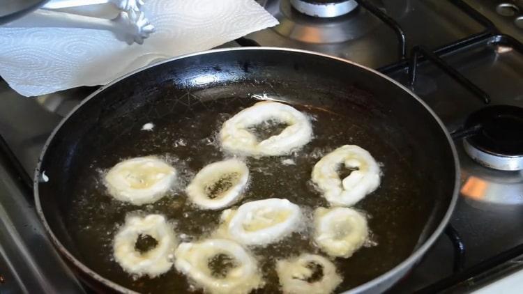 Pentru gătit, încălziți uleiul