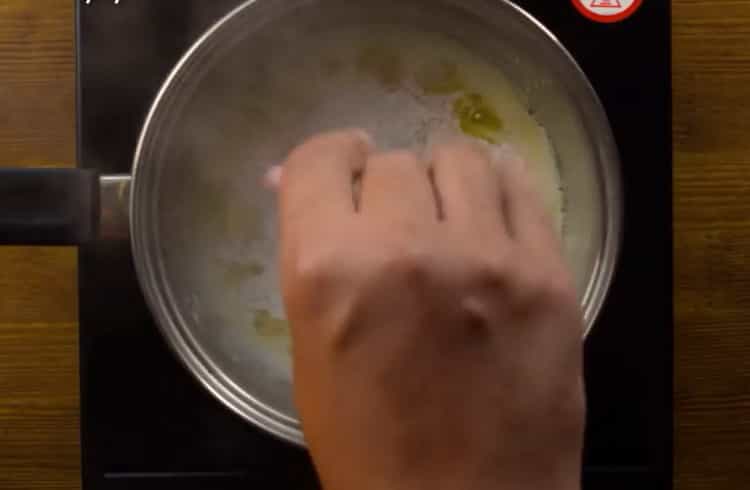 Afegiu la farina per coure