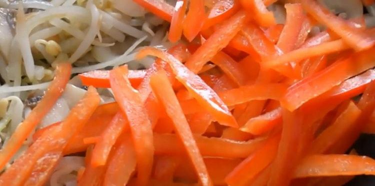 Комбинирайте съставки за печене, за да направите юфка.