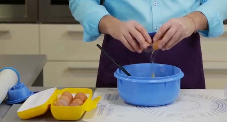 Vaření quiche s lososem a brokolicí