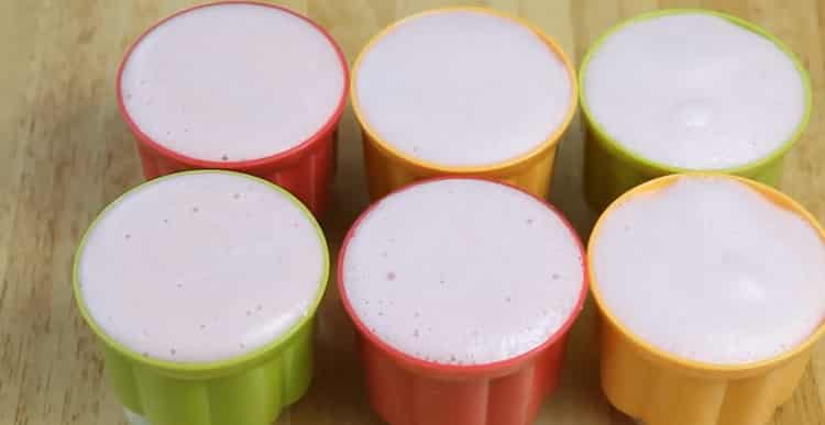 Prepare um molde para mousse de cranberry