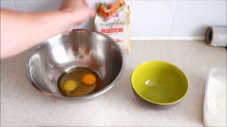 Pentru a pregăti inele de calamar, pregătiți ingredientele