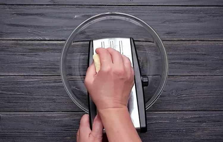 Sellerie-Wurzel-Salat nach einfachem Rezept zubereiten