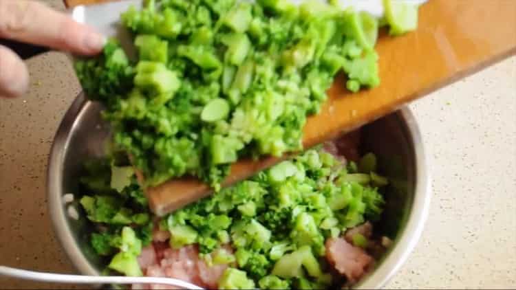 להכנת הקציצות הכינו את החומרים