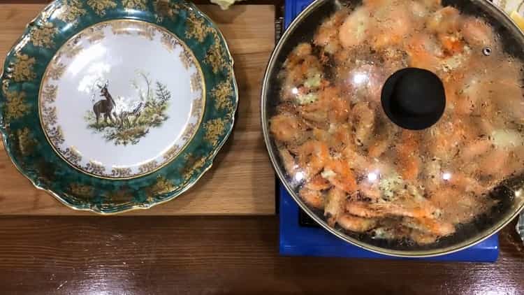 Пригответе съставките за скаридите