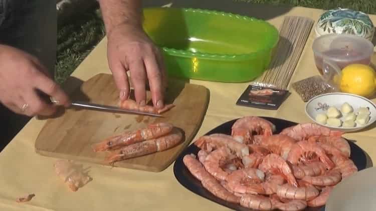 Vaření krevety na grilu