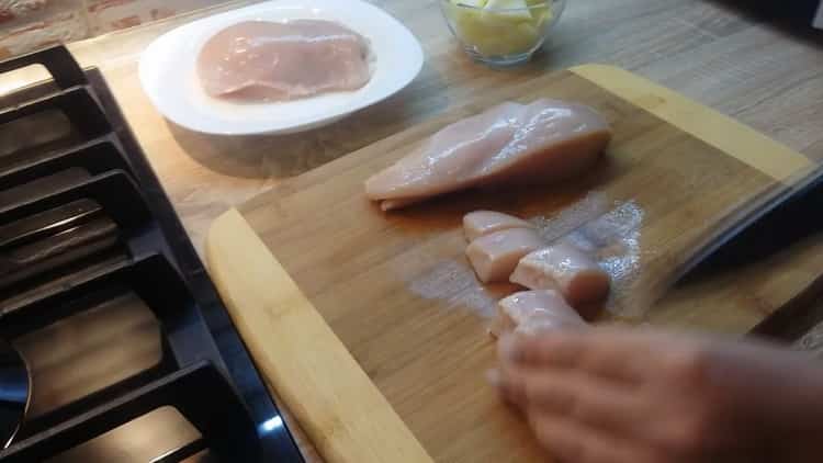 Para preparar albóndigas, prepare los ingredientes.