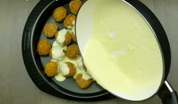 pour la cuisson des boulettes de viande, verser la sauce sur le produit