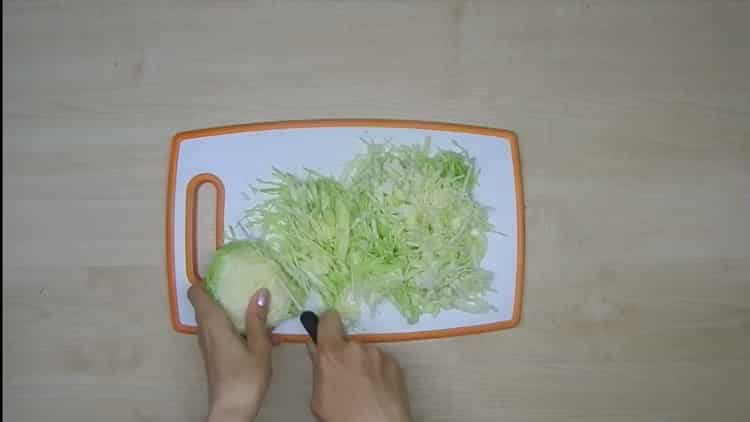 Pour faire des lasagnes, hachez le chou