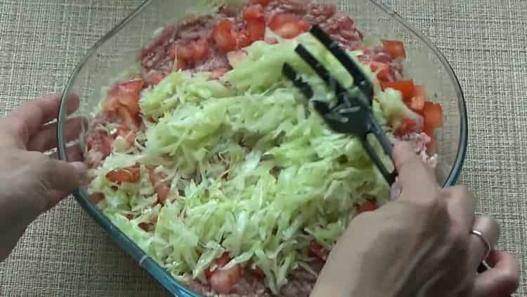 For at forberede doede kålruller skal du lægge et lag cappuccino