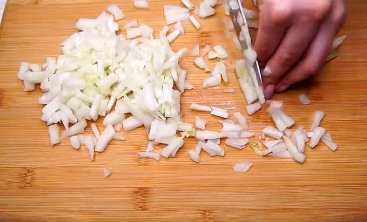 За зелето нарежете зелето