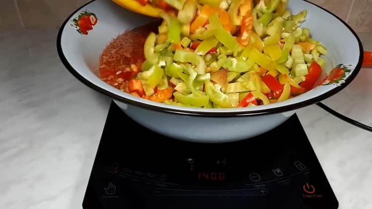 Pour combiner lecho, combinez les ingrédients