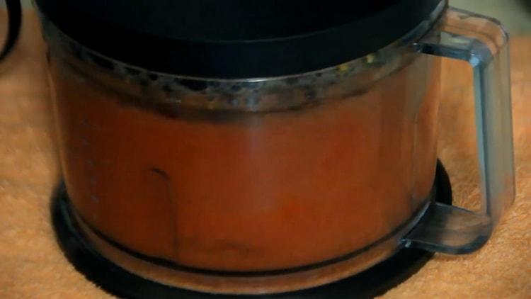 Broyer les tomates pour lecho