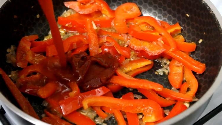 U těstovin smíchejte ingredience.