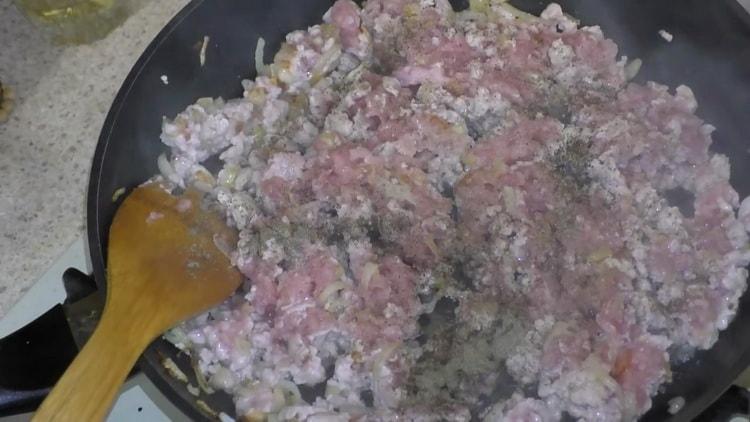 Per a la pasta barregeu els ingredients.