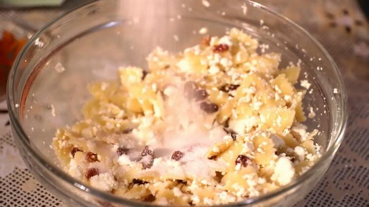 Tambah gula untuk membuat pasta yang manis