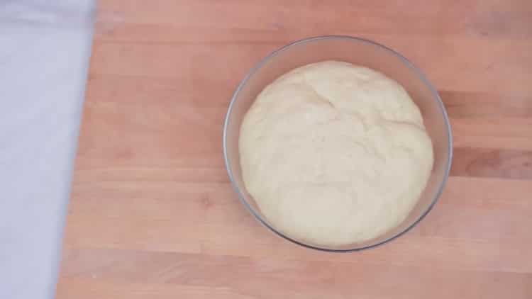 Para hacer hamburguesas, deje la masa aparte