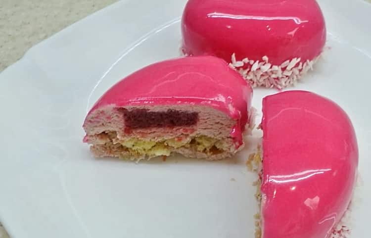 Schrittweises Rezept des Kremeiskuchens mit Foto