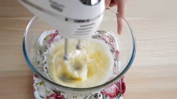 Prepare os ingredientes para o bolo.