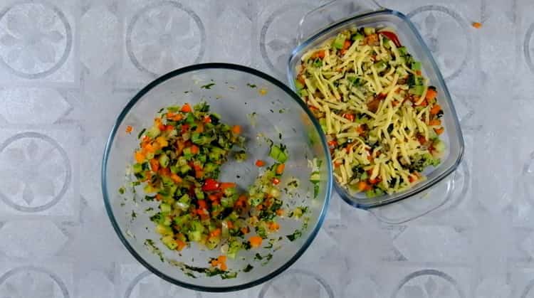 Pentru a face lasagna vegetala, gratar branza