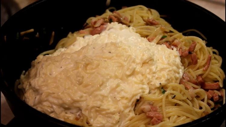 Magdagdag ng i-paste upang gawin ang i-paste.