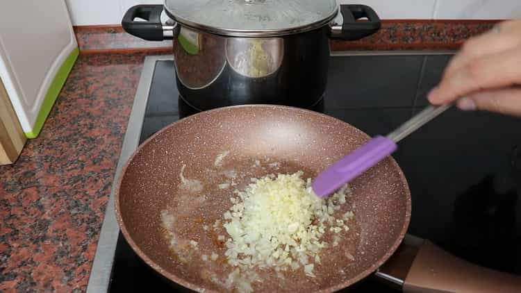 Тост, запържете лука