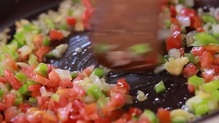 Mélanger les ingrédients pour faire la pâte.