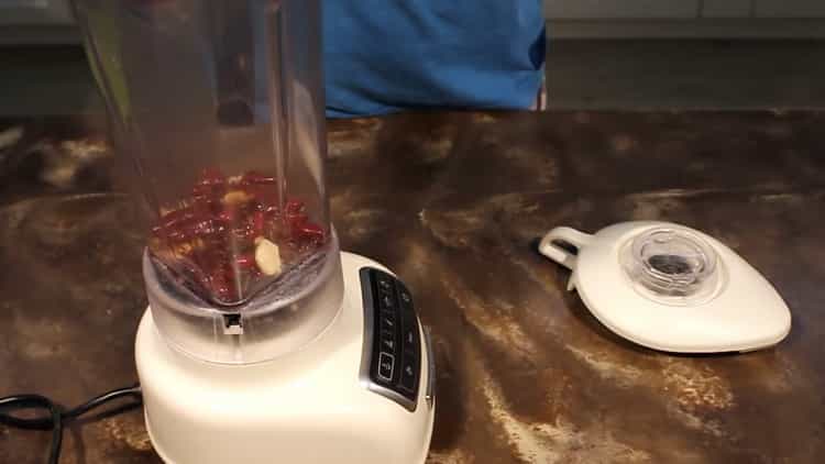 Broyer les ingrédients pour cuisiner