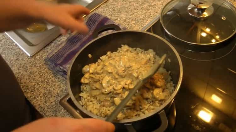 Para hacer cebada perlada, mezcle los ingredientes