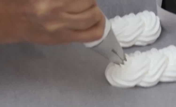 Para preparar a sobremesa, prepare os ingredientes