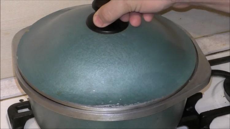 İnci arpadan pilav yapmak için kapak