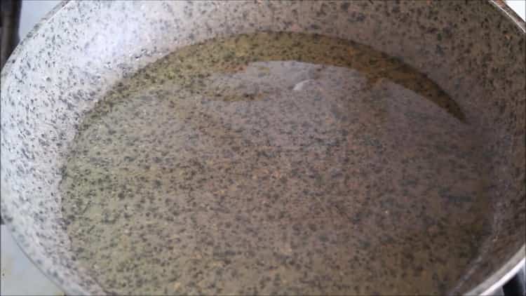 Upang ihanda ang gravy, ihanda ang mga sangkap