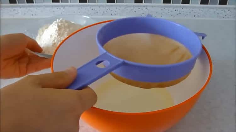 Pour préparer la pâte, préparez la farine