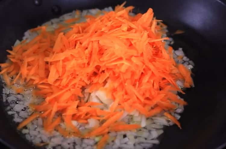 Braten Sie Gemüse, um Essiggurke zu bilden