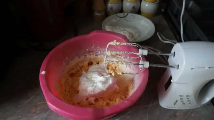 Upang makagawa ng mga waffles, gumawa ng isang kuwarta