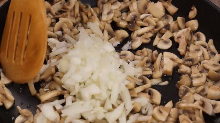 K přípravě jclien. nakrájejte cibuli