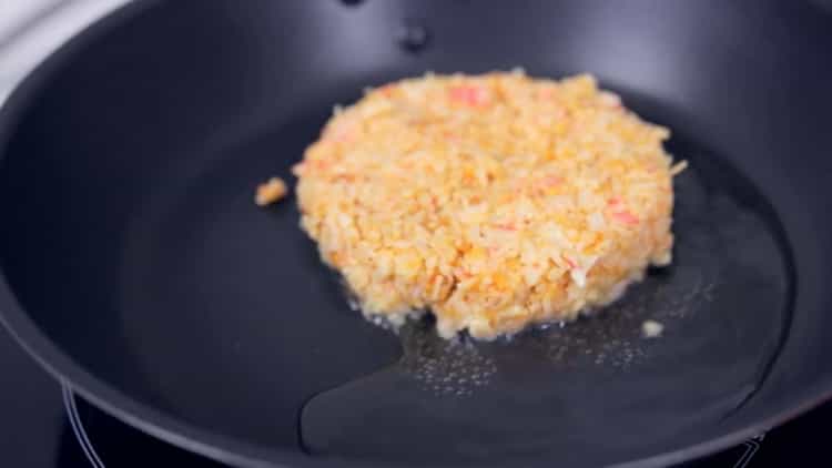 Pentru a face un crabsburger, se servește prajitura