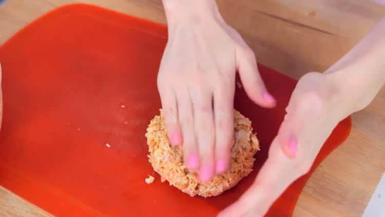 Pentru a face un crabburger, cutiuta taietura