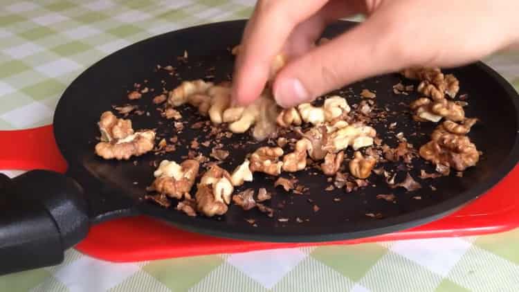 Тост, запържете ядките