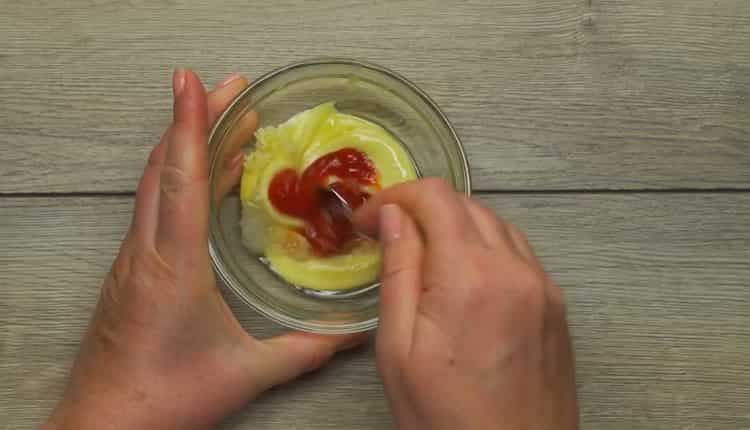 Pentru a pregăti salata, pregătiți sosul