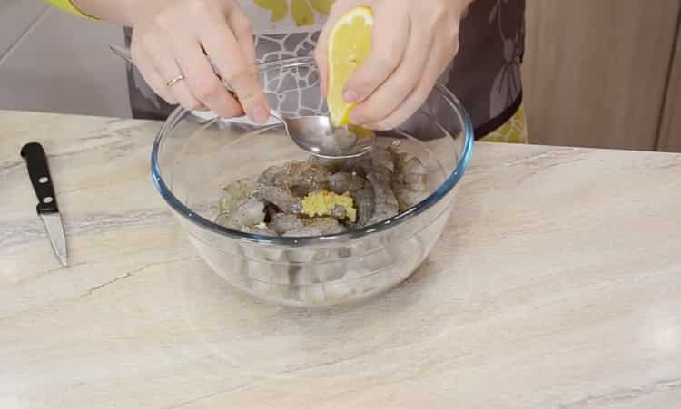 Изстискайте сок, за да направите салата