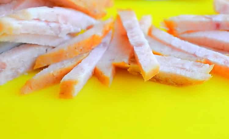 Madlavning bønne og pølse salat