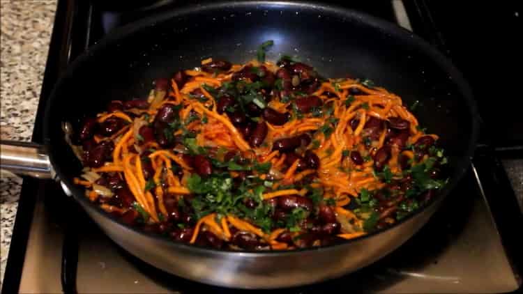 За да приготвите ястието, изсипете зелените