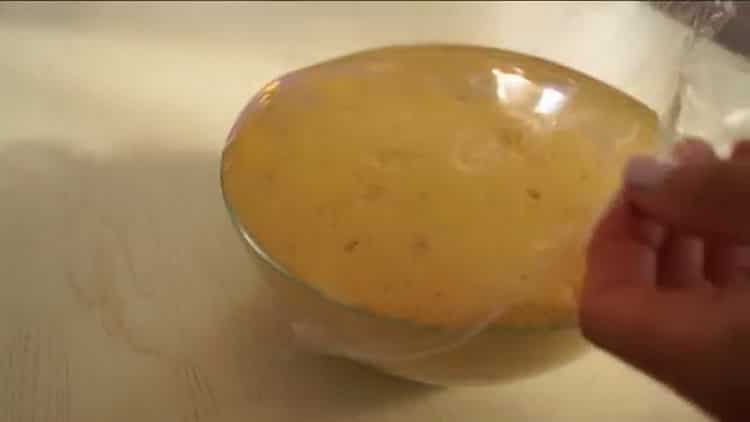 За да направите кифлички, омесете тестото