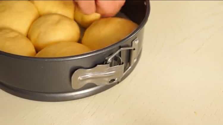 За кифличките подгответе лист за печене