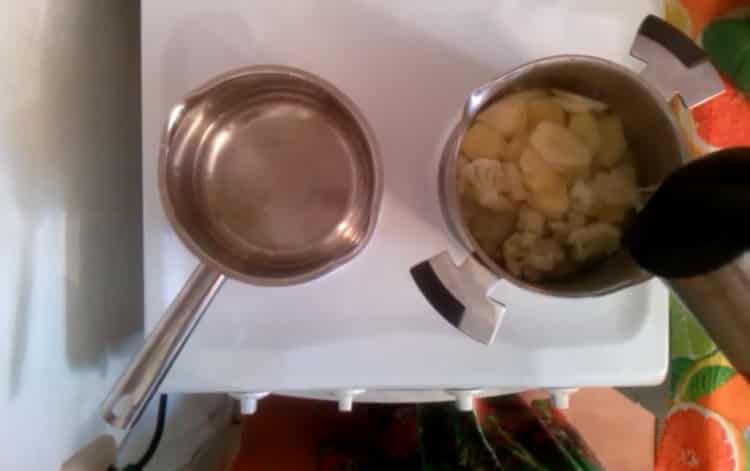 Пригответе съставките за супата.